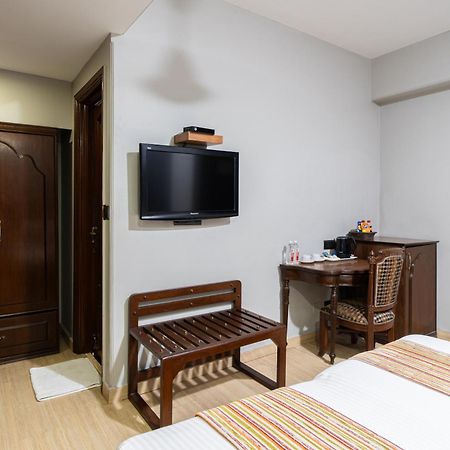 Hotel Sunstar Grand Делхи Екстериор снимка