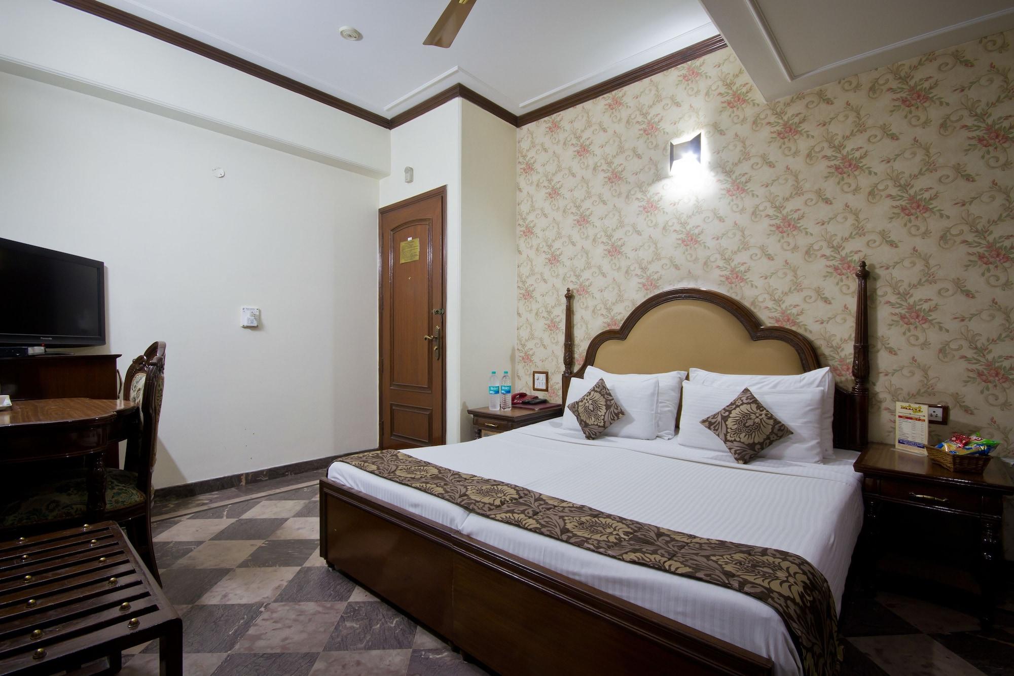 Hotel Sunstar Grand Делхи Екстериор снимка