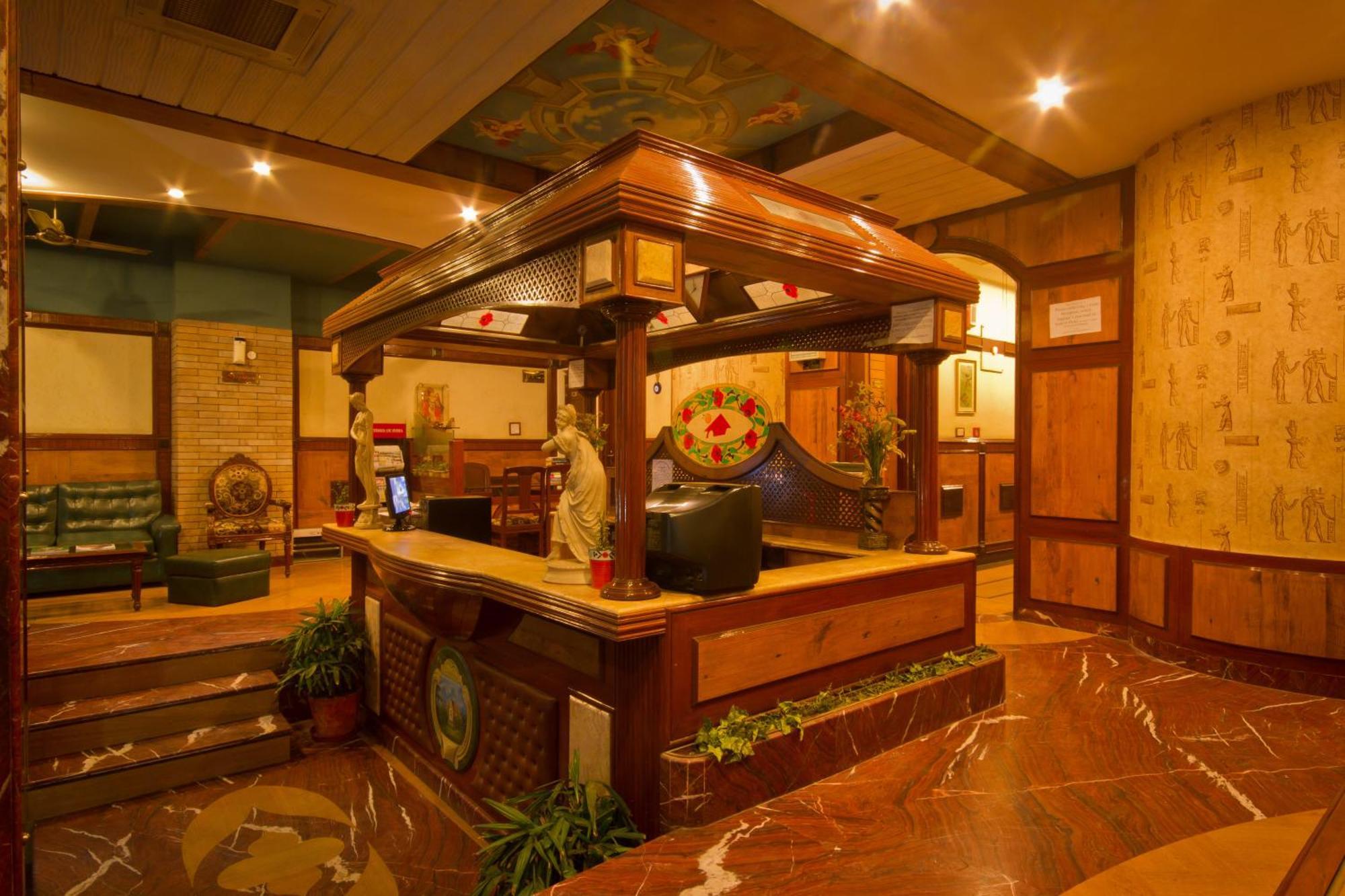 Hotel Sunstar Grand Делхи Екстериор снимка