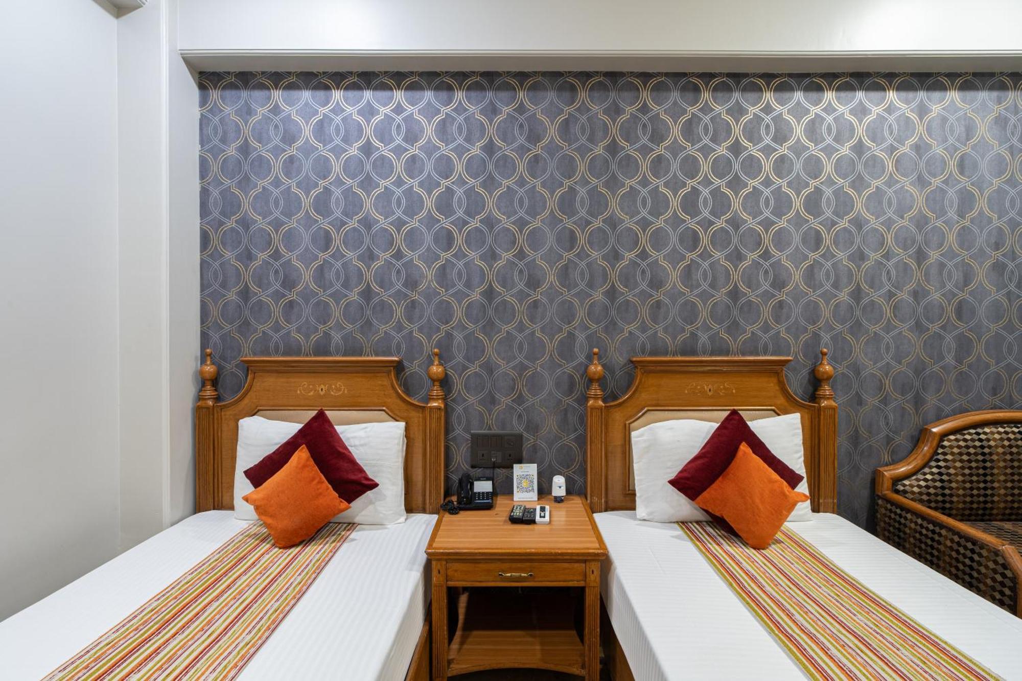 Hotel Sunstar Grand Делхи Екстериор снимка