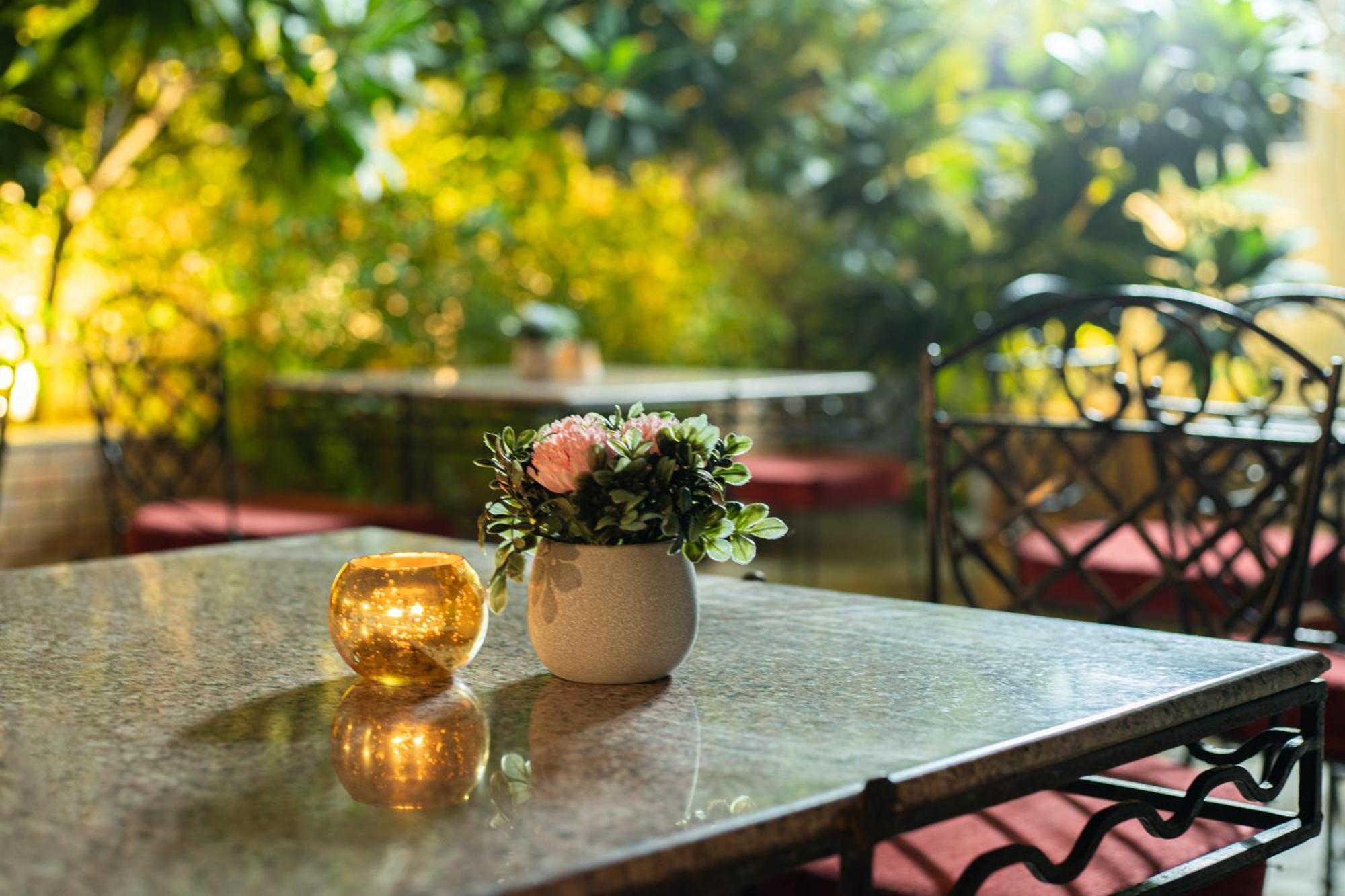 Hotel Sunstar Grand Делхи Екстериор снимка