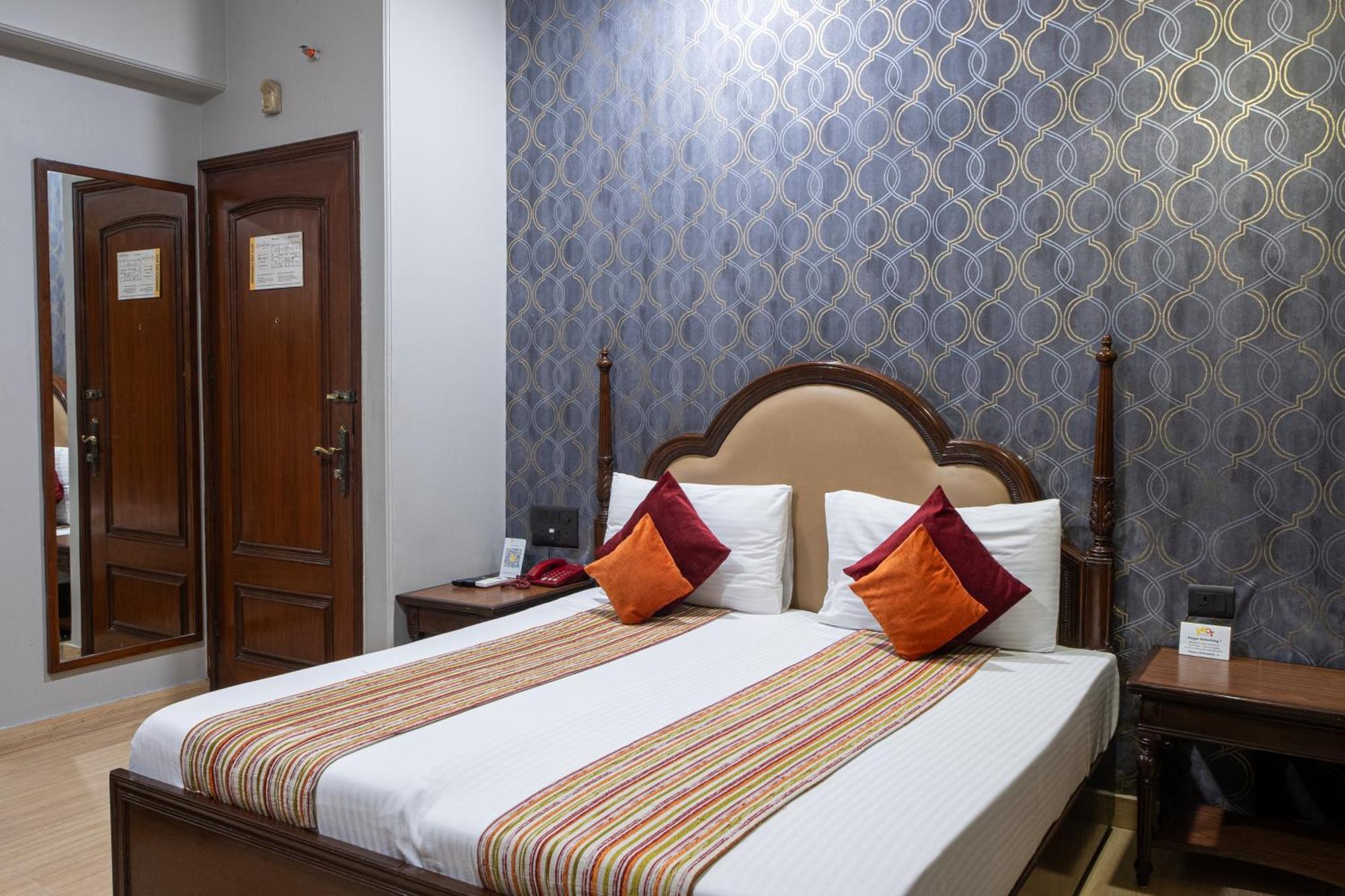 Hotel Sunstar Grand Делхи Екстериор снимка