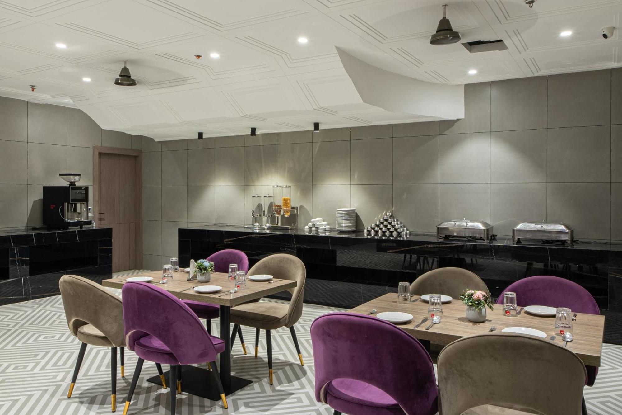 Hotel Sunstar Grand Делхи Екстериор снимка