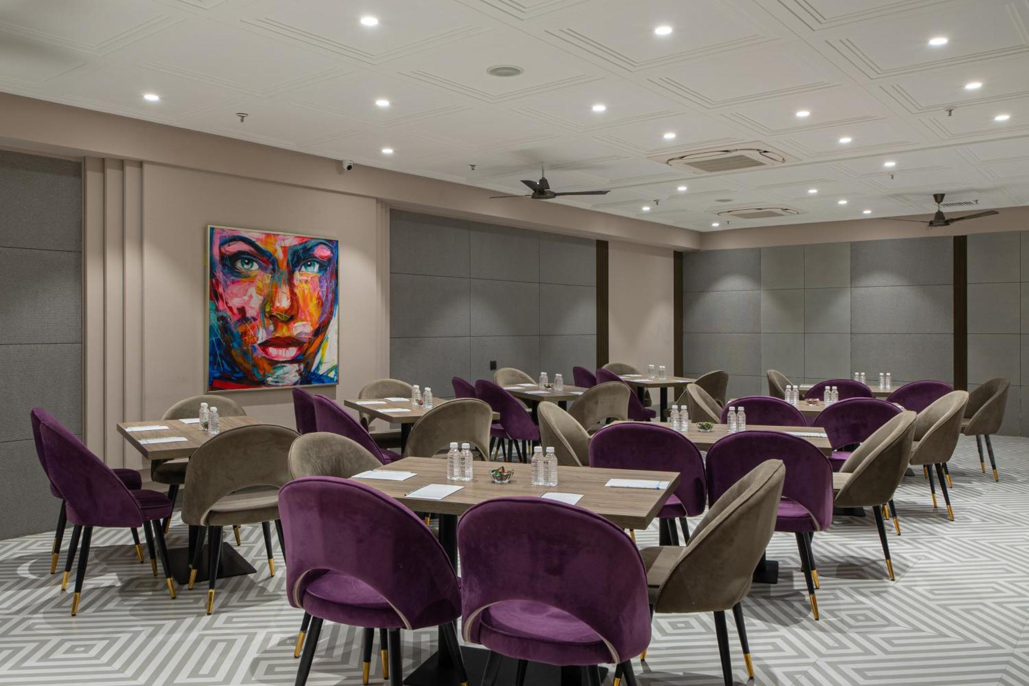 Hotel Sunstar Grand Делхи Екстериор снимка