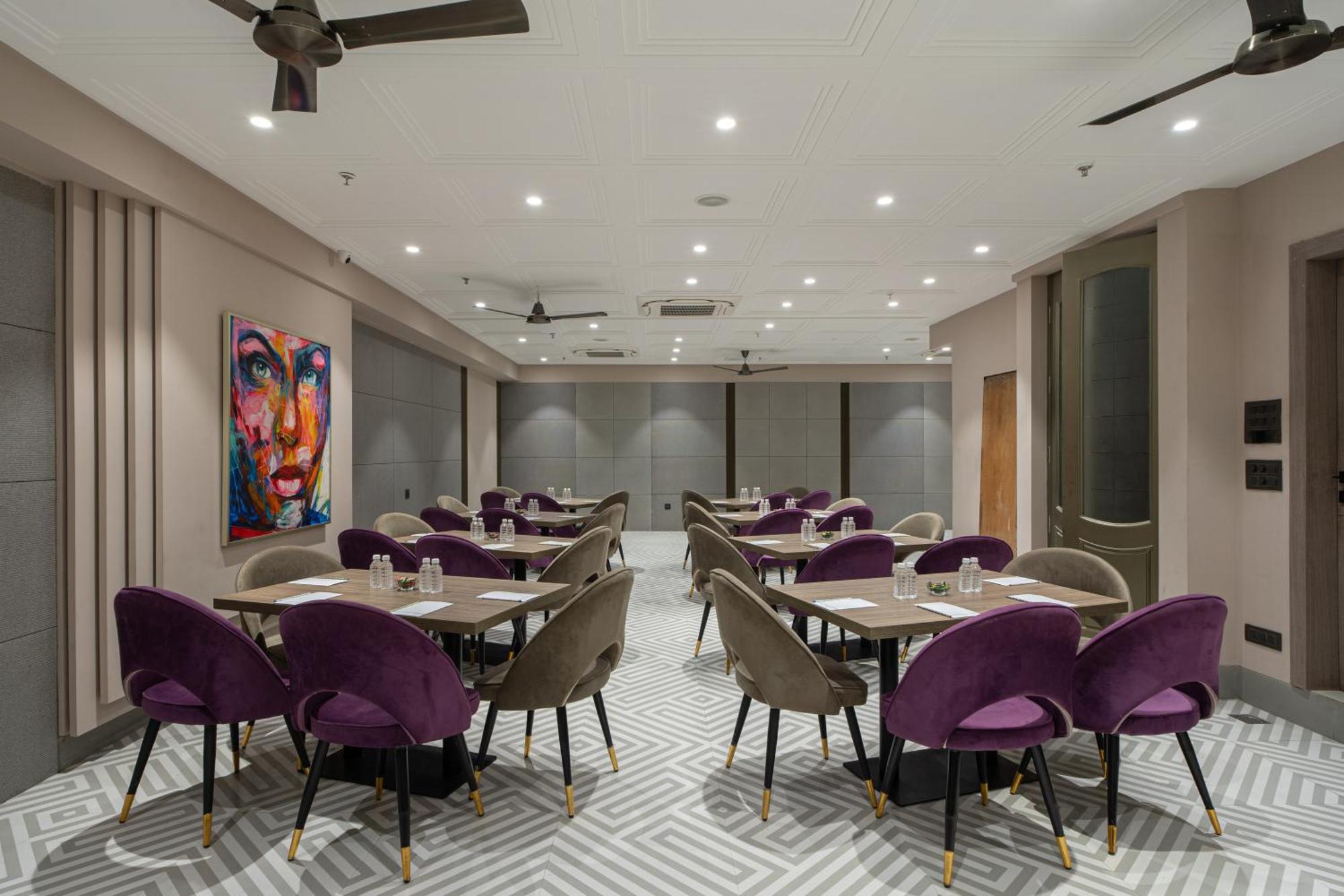Hotel Sunstar Grand Делхи Екстериор снимка