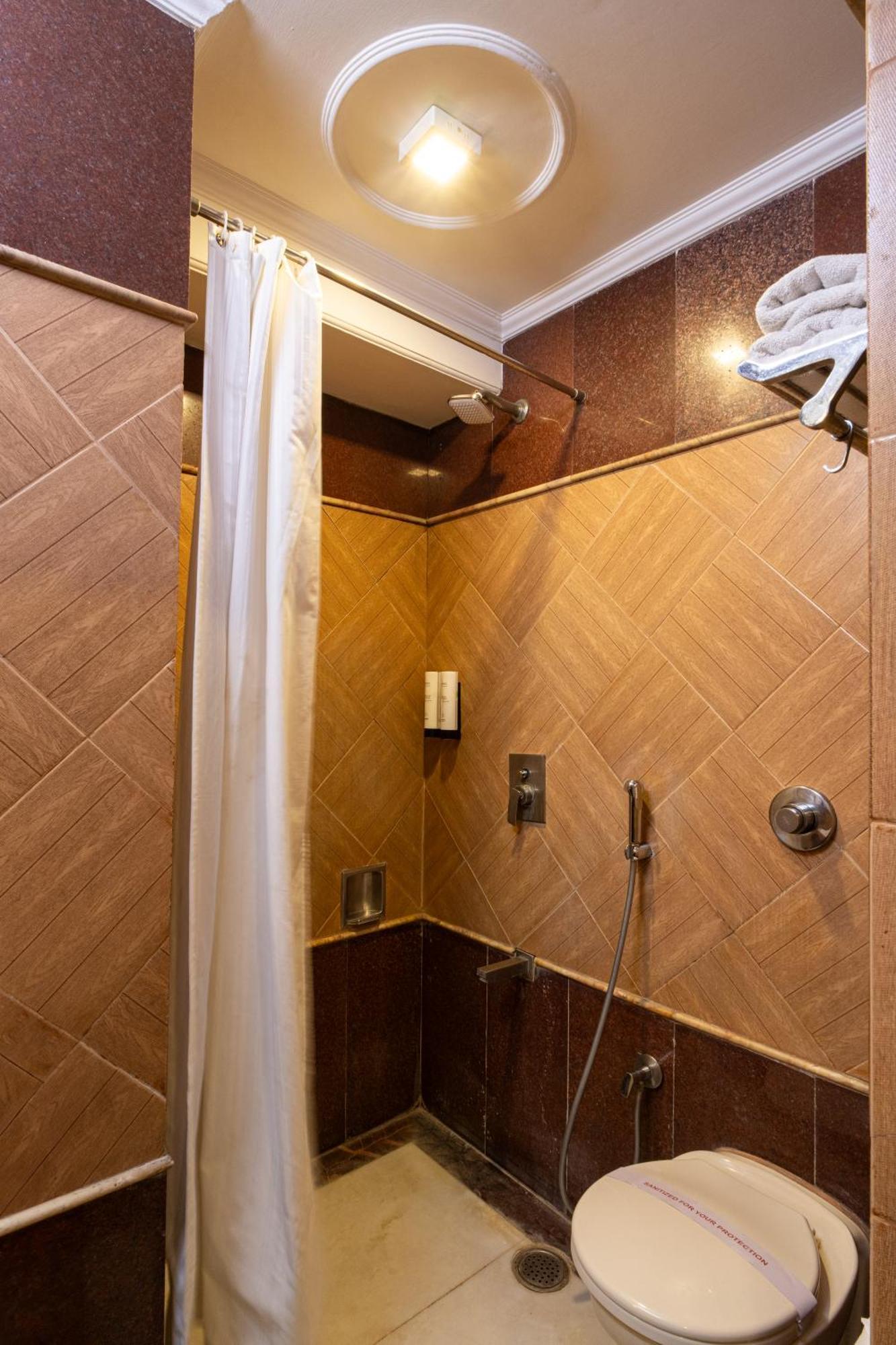 Hotel Sunstar Grand Делхи Екстериор снимка