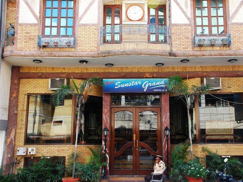 Hotel Sunstar Grand Делхи Екстериор снимка