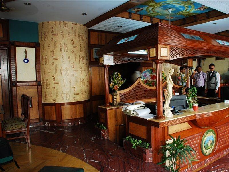 Hotel Sunstar Grand Делхи Екстериор снимка