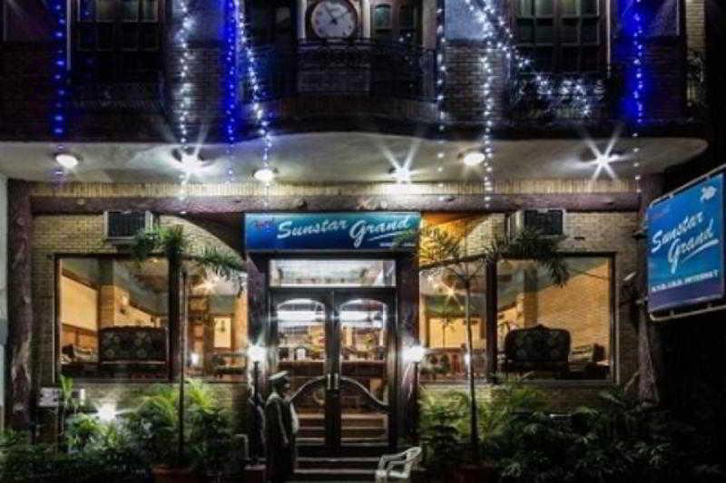 Hotel Sunstar Grand Делхи Екстериор снимка