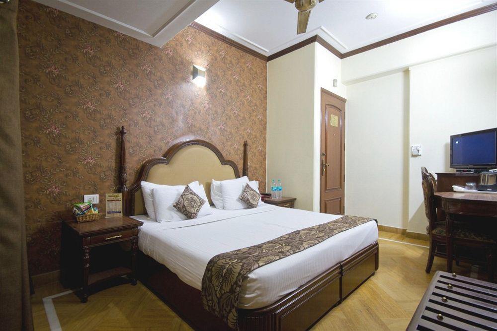 Hotel Sunstar Grand Делхи Екстериор снимка